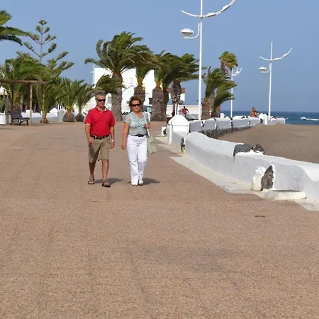 In Playa Honda Mit Sonniger Terrasse Und Meerblick * Playa Honda (Lanzarote)