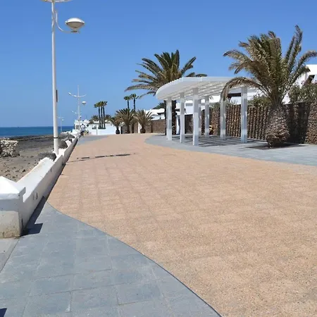 In Playa Honda Mit Sonniger Terrasse Und Meerblick Apartment Playa Honda (Lanzarote)