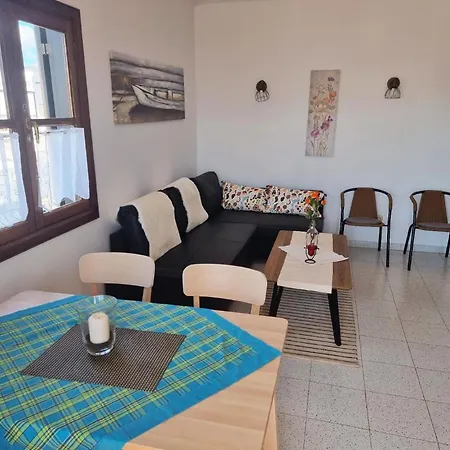 Apartment In Playa Honda Mit Sonniger Terrasse Und Meerblick